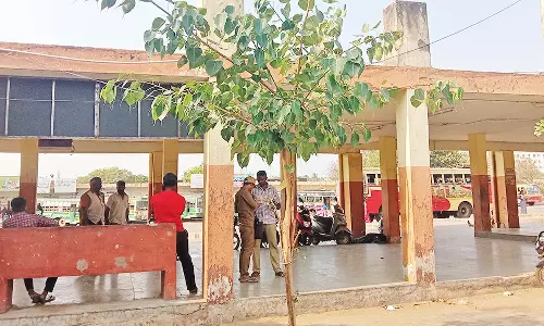 தென்காசி புதிய பஸ் நிலையத்தில்  பயணிகள் அமர்வதற்கு கூடுதல் இருக்கை வசதிகள் ஏற்படுத்தப்படுமா?