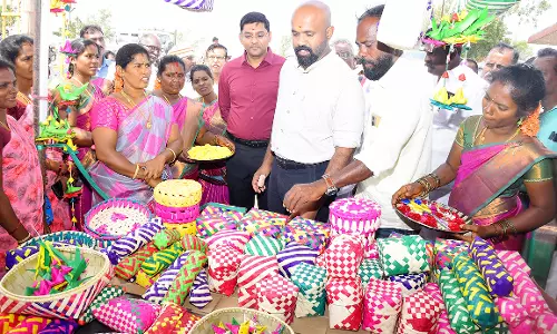 மகளிர் குழு பொருட்கள் விற்பனை கண்காட்சி