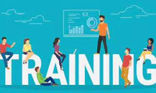 பல்வேறு பணிகளுக்கான தேர்வில் பங்கேற்க மாணவர்களுக்கு இலவச பயிற்சி