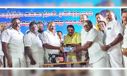 தருவையில் அ.தி.மு.க. பொதுக்கூட்டத்தில் நலத்திட்ட உதவிகள்