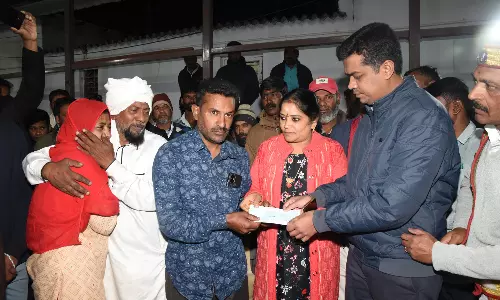 சத்து மாத்திரை தின்று உயிரிழந்த மாணவியின் குடும்பத்துக்கு ரூ.3 லட்சம் நிவாரணம்-கலெக்டர் அம்ரித் வழங்கினார்