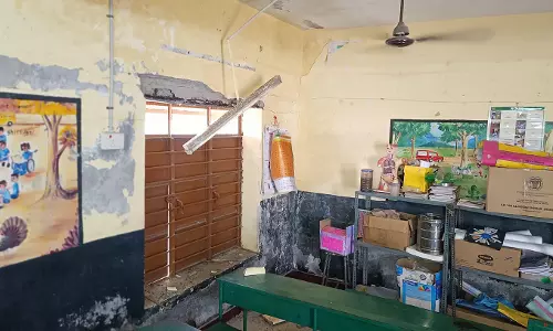 அரசு பள்ளி கட்டிடத்தை இடித்து விட்டு புதிய கட்டிடம் கட்ட நடவடிக்கை