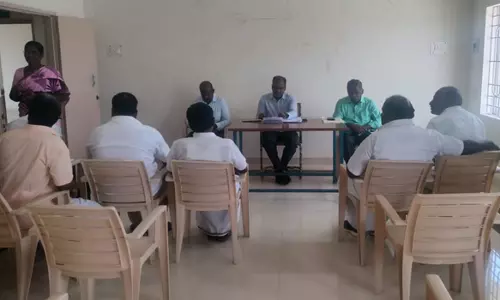 வாழப்பாடி பஸ் நிலையத்தில் உள்ளதலைவர்கள் சிலை இடமாற்றம்