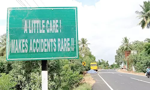 தமிழில் வாசகங்கள் அடங்கிய போர்டுகள் வைக்க வேண்டும்