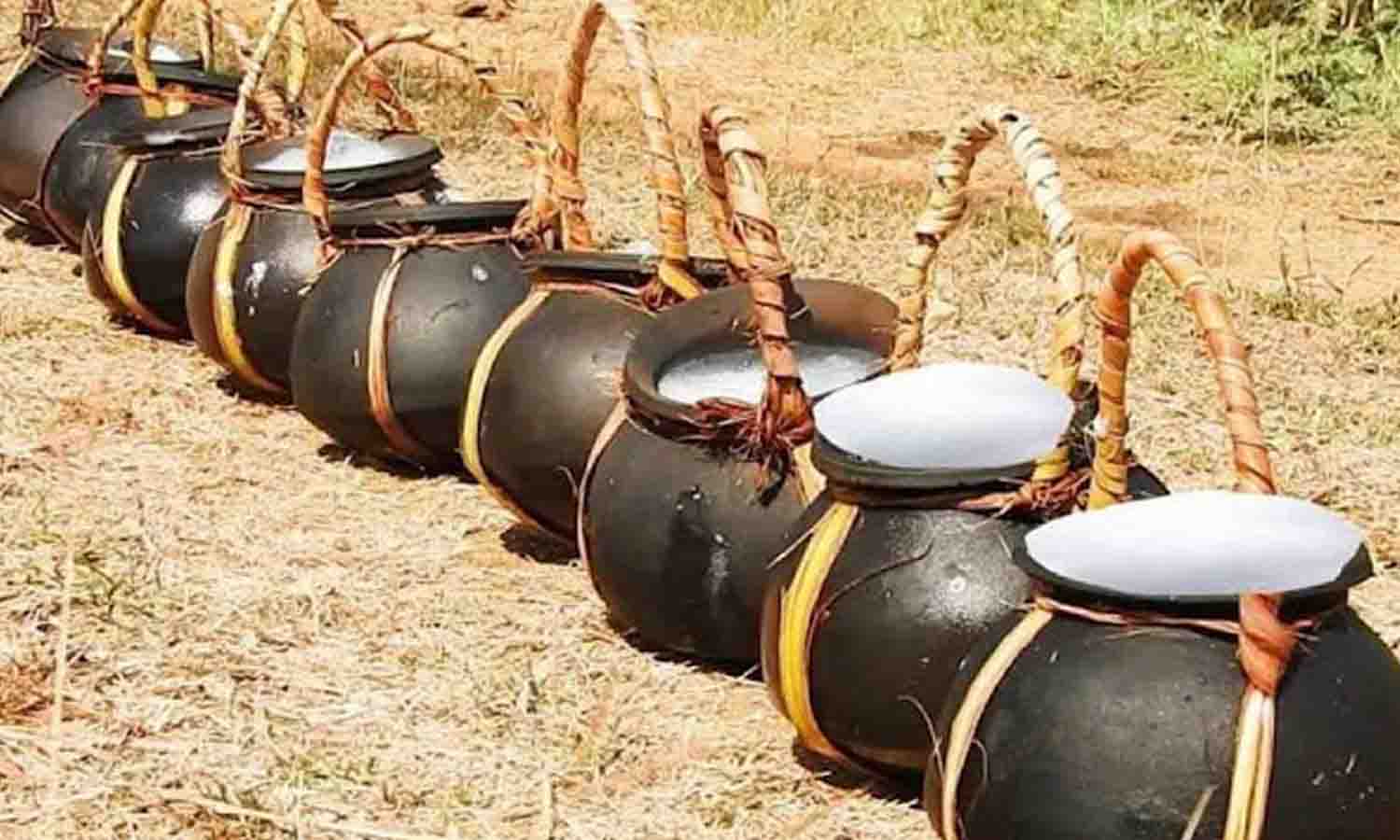 பல்லடம் அருகே கள் விற்பனை செய்த 4 பேர் கைது -10 லிட்டர் பறிமுதல்