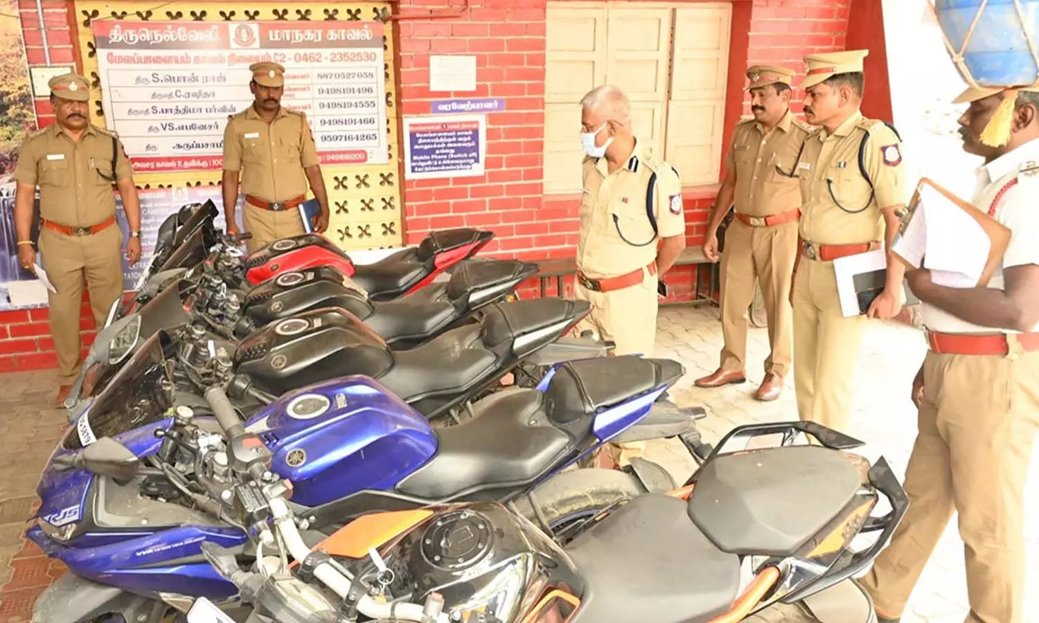 நெல்லையில் ஹெல்மெட்டில் காமிரா பொருத்தி மோட்டார் சைக்கிள் சாகசம் செய்த வாலிபர்கள் - சமூக வலைதளத்தில் வீடியோ பதிவிட்டதால் சிக்கினர் நெல்லையில் ஹெல்மெட்டில் காமிரா பொருத்தி மோட்டார் சைக்கிள் சாகசம் செய்த வாலிபர்கள் - சமூக வலைதளத்தில் வீடியோ பதிவிட்டதால் சிக்கினர்