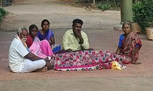 இறந்தவர் உடலுடன் போராட்டம்