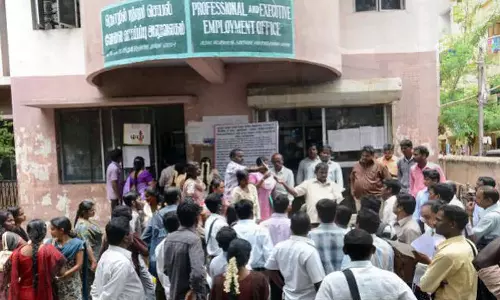 தமிழகத்தில் அரசு வேலைக்காக 67½ லட்சம் பேர் காத்திருப்பு