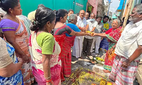 சிமெண்டு சாலை-வாய்க்கால் அமைக்கும் பணி
