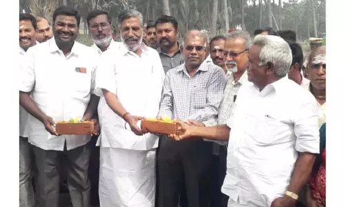 புதிய பாலம் கட்டும் பணி- அமைச்சர் தேனீ. ஜெயக்குமார் தொடங்கி வைத்தார்