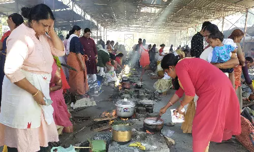 மாசிக்கொடை விழாவையொட்டி மண்டைக்காடு பகவதியம்மன் கோவிலில் பெரிய சக்கர தீவட்டி ஊர்வலம் நாளை நடக்கிறது