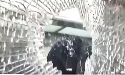 மேற்கு வங்காளத்தில் வந்தே பாரத் ரெயில் மீது கல்வீசி தாக்குதல்