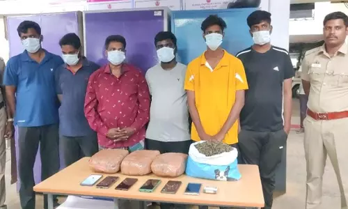 போன் மூலம் பேசி கஞ்சா கும்பலை மடக்கிய போலீசார்