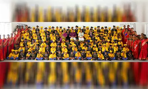 ஜெய் சாரதா மெட்ரிக் மேல்நிைலப்பள்ளியில் மழலையர் பட்டமளிப்பு விழா