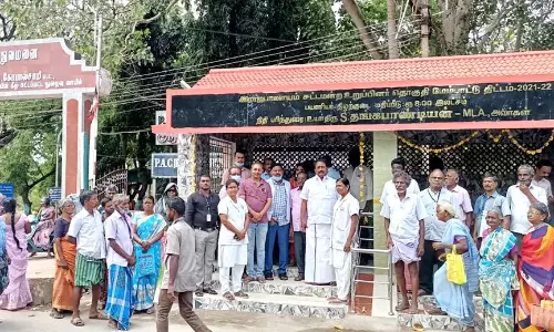 பயணிகள் நிழற்குடை