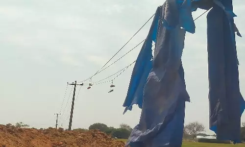 ஆபத்தான நிலையில் மின்சார ஒயர்கள்