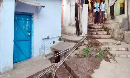 குன்னூரில் கழிவுநீர் கால்வாயை சீரமைக்க வேண்டும்