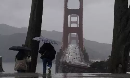 கலிபோர்னியாவில் கனமழையால் 10 ஆயிரம் பேர் வெளியேற்றம்