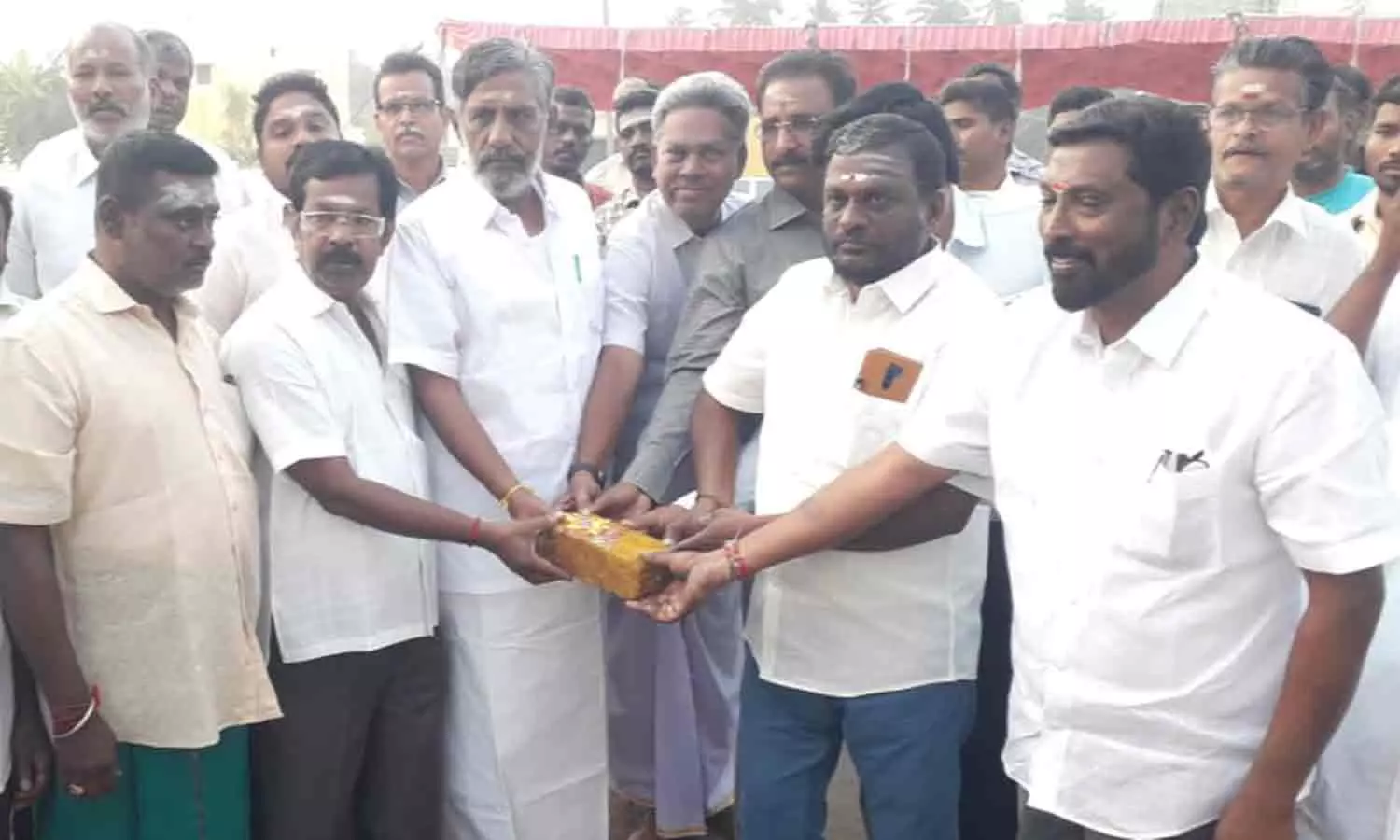 சாலை அமைக்கும் பணி-அமைச்சர் தேனீ.ஜெயக்குமார் தொடங்கி வைத்தார்