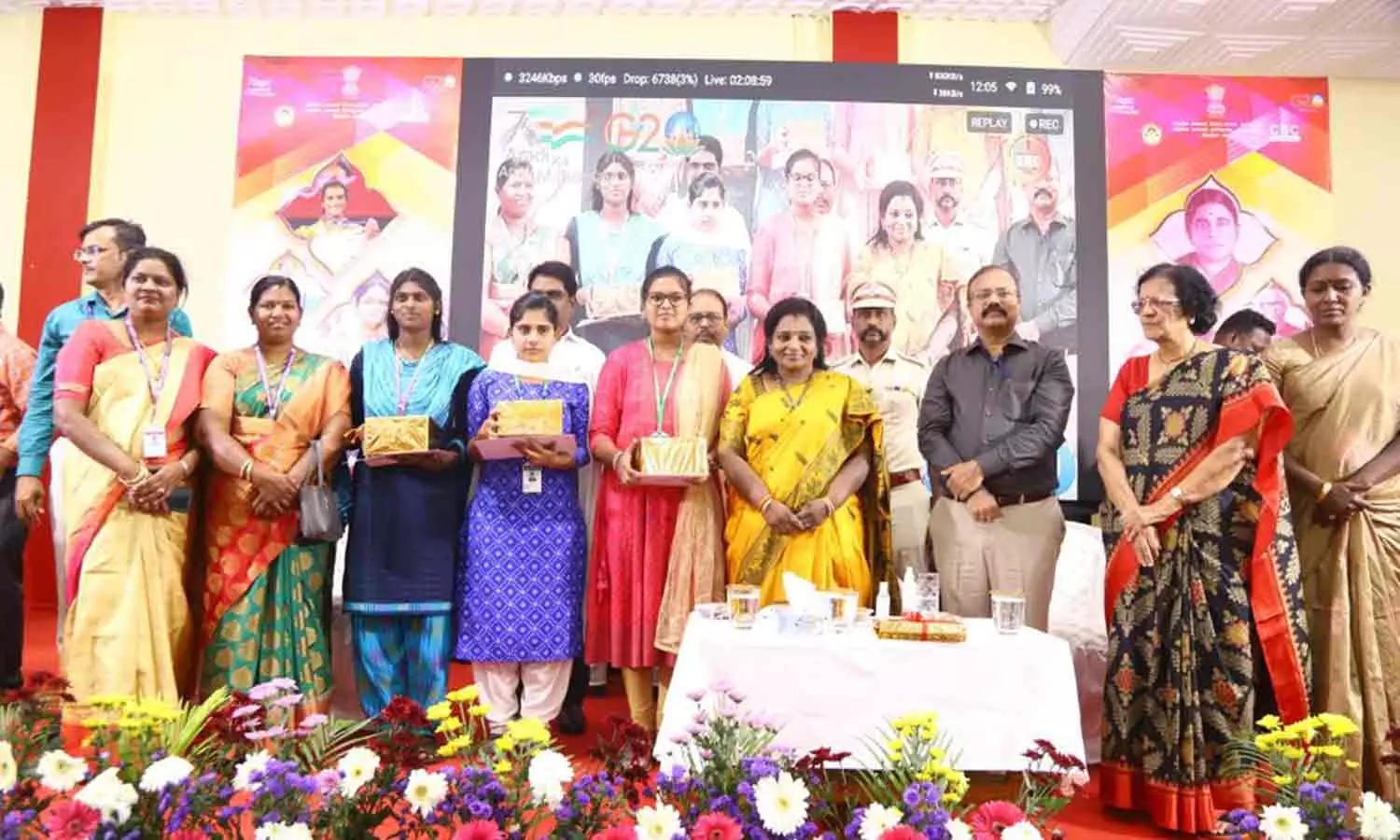 முதல்-அமைச்சர் ரங்கசாமிக்கு கவர்னர் தமிழிசை பாராட்டு முதல்-அமைச்சர் ரங்கசாமிக்கு கவர்னர் தமிழிசை பாராட்டு