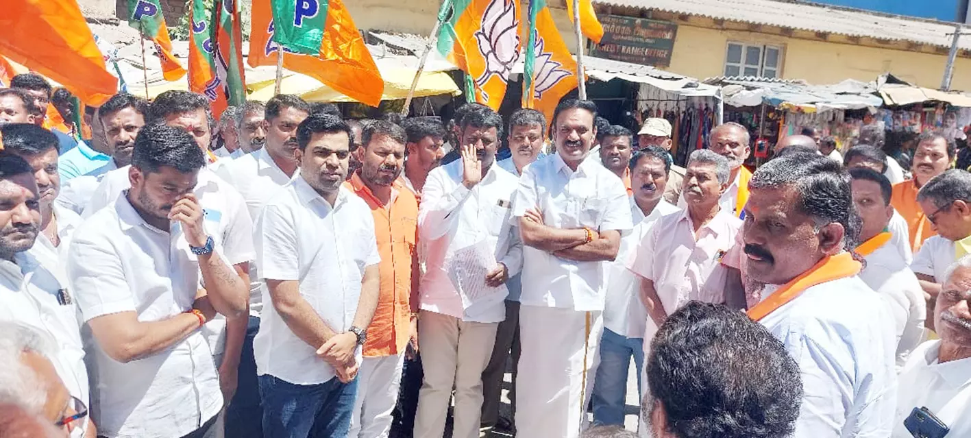 தேன்கனிக்கோட்டையில் பா.ஜ.க.வினர் ஆர்பாட்டம் தேன்கனிக்கோட்டையில் பா.ஜ.க.வினர் ஆர்பாட்டம்