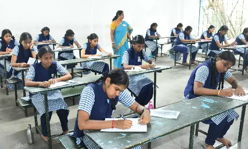 தமிழகம் மற்றும் புதுச்சேரியில் 12-ம் வகுப்பு பொதுத்தேர்வு இன்று தொடங்கியது