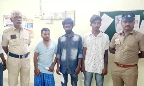 பெருந்துறையில் கஞ்சா விற்ற வங்கி ஊழியர் உள்பட 3 பேர் கைது