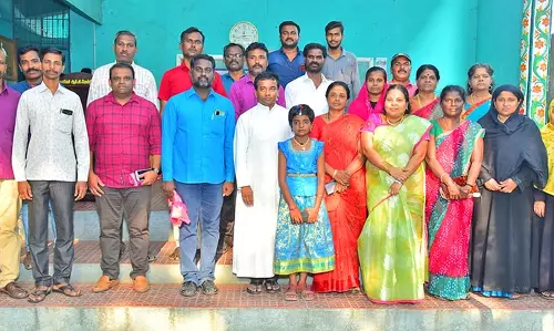 தென்காசி ஆர்.சி. பள்ளியில்  முன்னாள் மாணவர்கள் சார்பில் கணினிகள் வழங்கல்