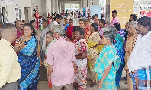 பெரியார் பஸ் நிலையத்தில் ஆக்கிரமிப்புகள் அகற்றம்