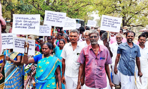 நெல்லை பாலாமடையில் அரசு நெல் கொள்முதல் நிலையத்தை வேறு இடத்தில் அமைக்க வேண்டும்- கலெக்டர் அலுவலகத்தில் பொது மக்கள் மனு