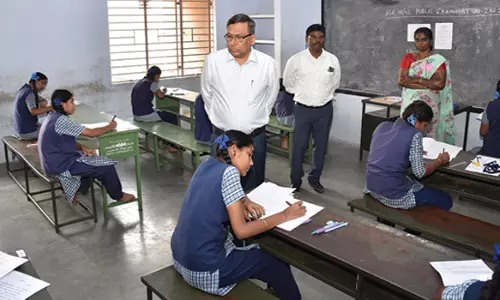 சேலம் மாவட்டத்தில், இன்று 156 மையங்களில்  பிளஸ்-2 தேர்வு தொடங்கியது