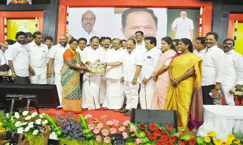 உதயநிதி ஸ்டாலின் பின்னால் இளைஞர் பட்டாளம் திரள வேண்டும்