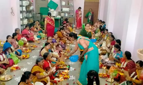 உலக நலனுக்காக 108 சுமங்கலி  பெண்களின் குத்து விளக்கு பூஜை