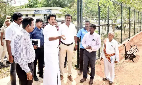 தஞ்சை விளையாட்டு அரங்கில் புதிதாக கட்டப்பட்ட ஸ்கேட்டிங் தளம்; அமைச்சர் ஆய்வு