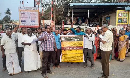 ஊரக வளர்ச்சித் துறை அலுவலர்கள் ஆர்ப்பாட்டம்