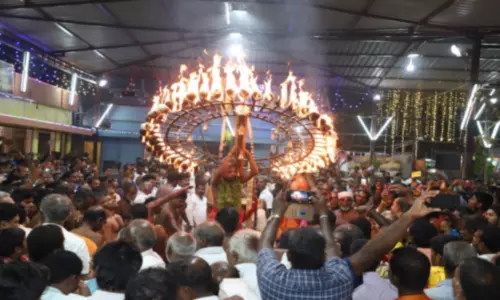 மண்டைக்காடு பகவதியம்மன் கோவிலில் பக்தர்கள் குவிந்தனர்