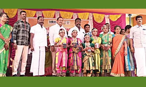 மகளிர் தின கலைநிகழ்ச்சி பரிசளிப்பு விழா