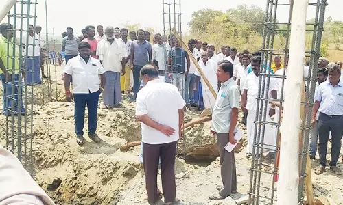 கொங்குபட்டி புதிய ஊராட்சி செயலக கட்டிடத்தை அதிகாரிகள் குழு ஆய்வு