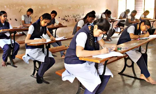 மதுரையில் 35,279 மாணவ-மாணவிகள் பிளஸ்-1 தேர்வு எழுதினர்