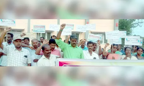 கிராம நிர்வாக அலுவலர்கள் ஆர்ப்பாட்டம்