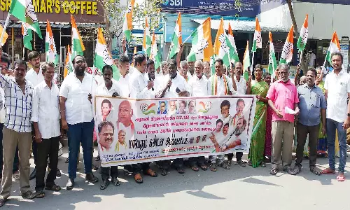 காங்கிரஸ் திடீர் ஆர்ப்பாட்டம்