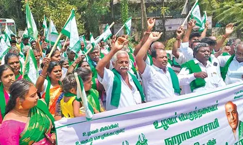 சேலத்தில் விவசாயிகள் சங்கத்தினர் ஆர்ப்பாட்டம்