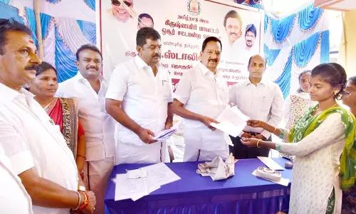 பொதுமக்களிடம் கோரிக்கை மனுக்கள் பெறும் முகாம்