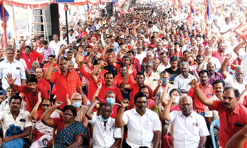 சென்னை பல்லவன் இல்லம் முன்பு போக்குவரத்து தொழிலாளர்கள் 2 ஆயிரம் பேர் திரண்டனர்