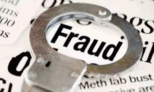 ரூ. 5 கோடி கடன் வாங்கி தருவதாக கூறி பனியன் நிறுவன உரிமையாளரிடம் ரூ.19 லட்சம் மோசடி - 2 பேருக்கு போலீஸ் வலைவீச்சு