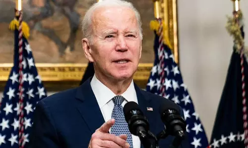 செய்தியாளர் சந்திப்பில் இருந்து பாதியில் வெளியேறினார் அதிபர் ஜோ பைடன்