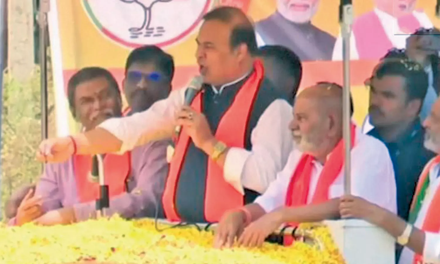 கர்நாடக மாநில தேர்தல் பிரசாரத்தில் அசாம் முதல்-மந்திரி சர்ச்சை பேச்சு கர்நாடக மாநில தேர்தல் பிரசாரத்தில் அசாம் முதல்-மந்திரி சர்ச்சை பேச்சு