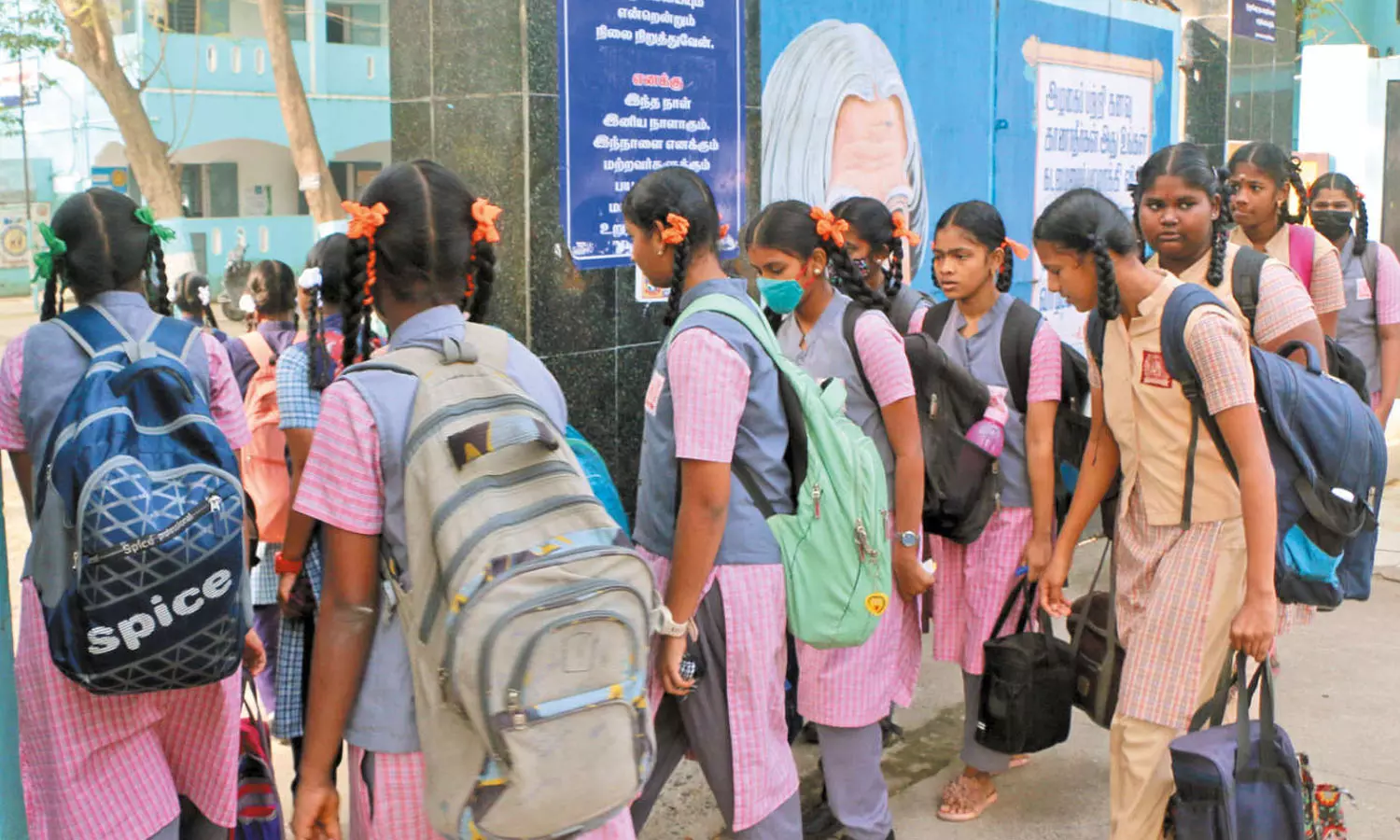 1 முதல் 9-ம் வகுப்பு வரை பள்ளி இறுதி தேர்வுகளை முன்கூட்டியே முடிக்க திட்டம் 1 முதல் 9-ம் வகுப்பு வரை பள்ளி இறுதி தேர்வுகளை முன்கூட்டியே முடிக்க திட்டம்