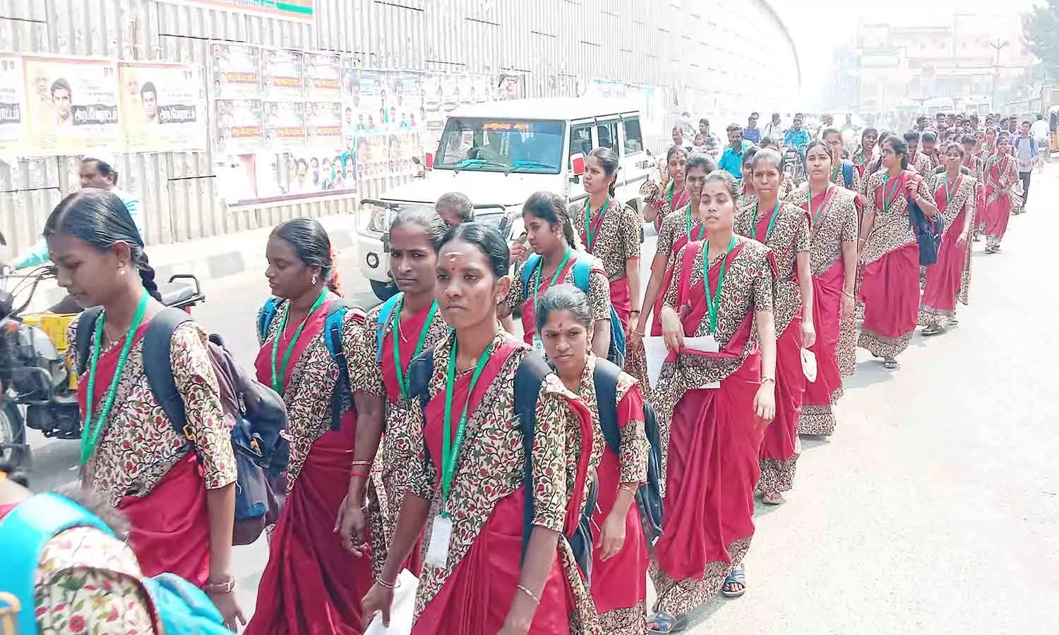 அரசு துறைகளில் குறைபாடு இருந்தால் கோர்ட்டை அணுகலாம்