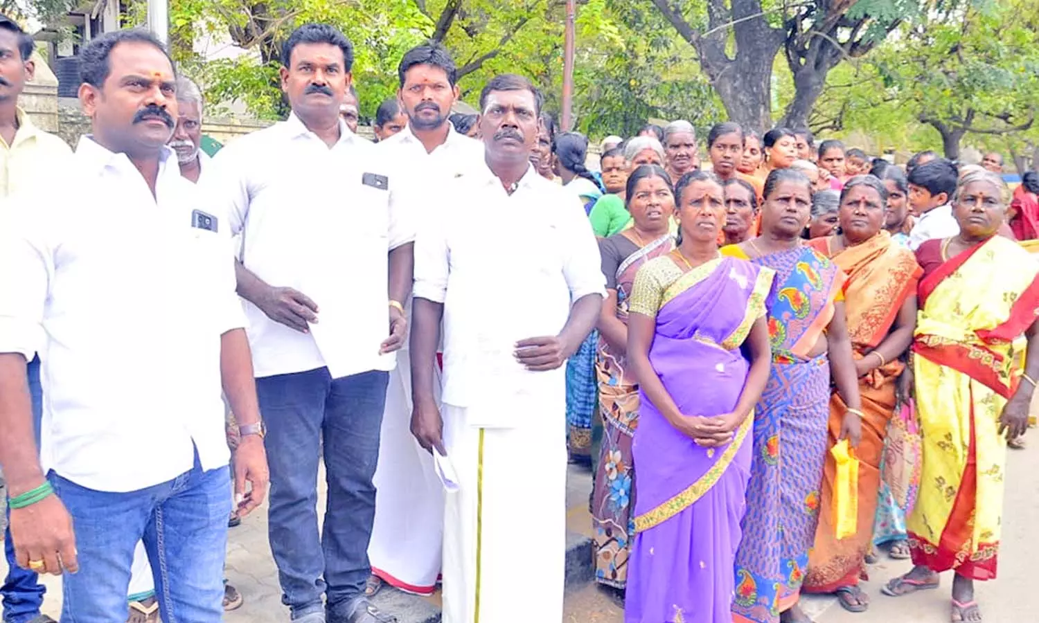 மேலசெவலில் வாரச்சந்தைக்கு உடனடியாக அனுமதி வழங்க வேண்டும்- கலெக்டரிடம் மனு